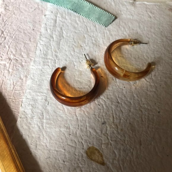 $15 ๐ 2 For $20 Vintage Style Acrylic Hoop Earrings - Picture 2 of 6